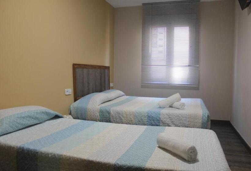 اتاق استاندارد سه نفره, L'Hostalet D'Arenys de Mar