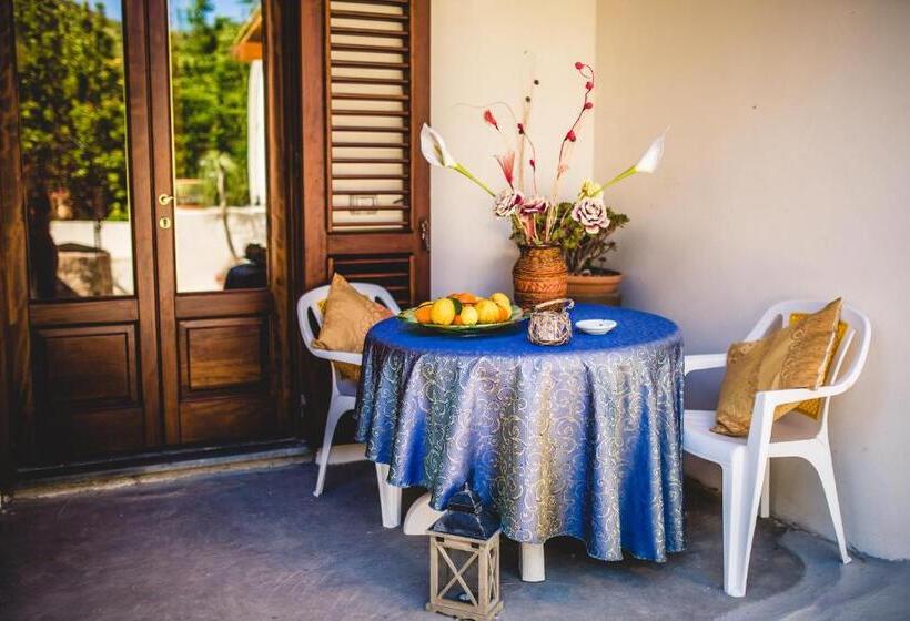 1 Bedroom Deluxe Apartment Sea View, Casa Papiro