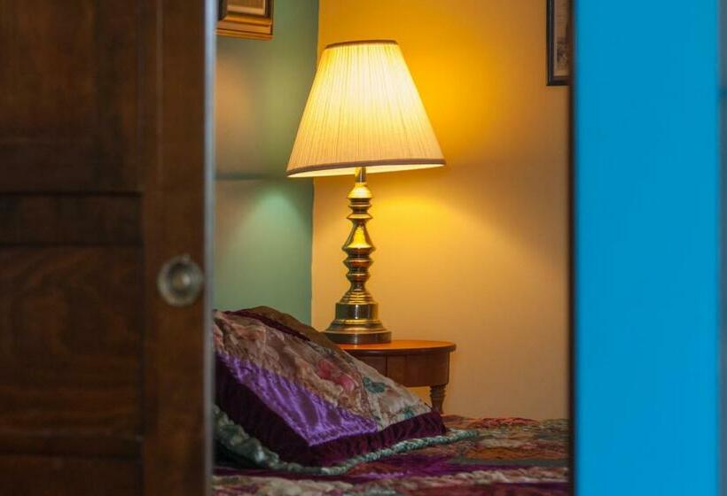 اتاق استاندارد, A Garden Stroll Bed & Breakfast