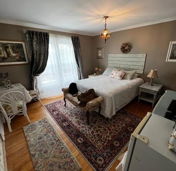 デラックススイート, Adams Inn