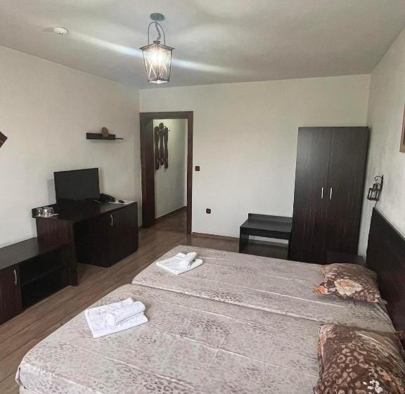 Семейный Номер, Family Hotel Emaly 2