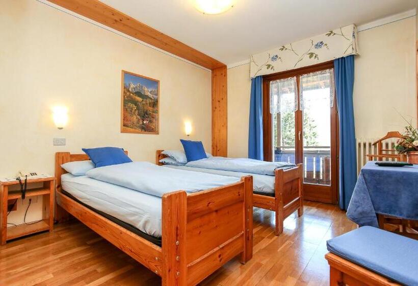 Номер Стандарт с Балконом, Albergo Adele