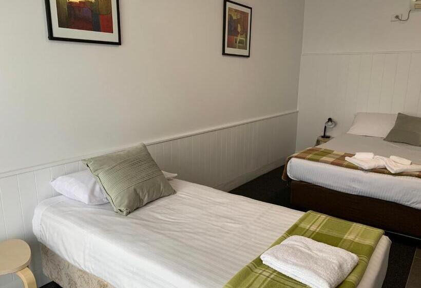 חדר סטנדרט לשלושה, Meeniyan Motel