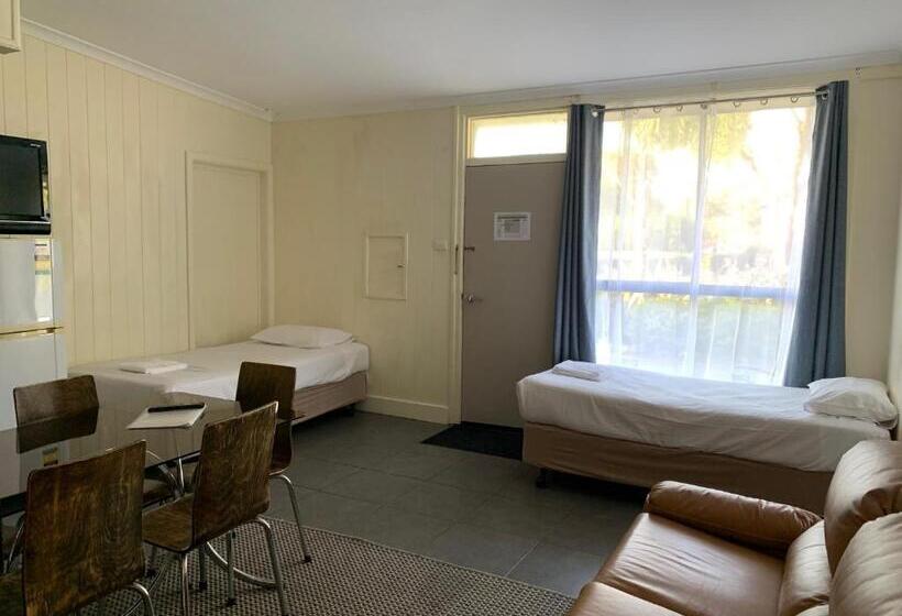 דירת חדר, Meeniyan Motel