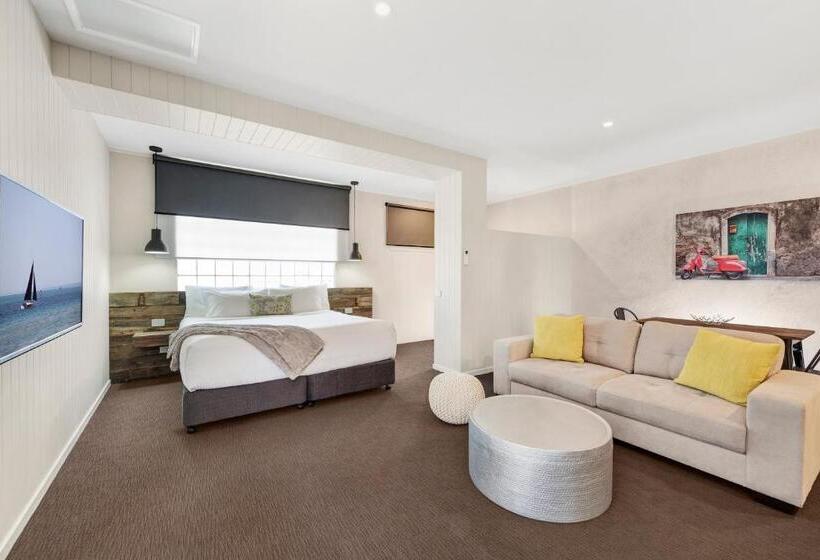 수피리어 스튜디오, Moonlight Bay Apartments