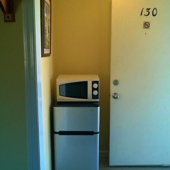 غرفه قياسيه سريرين مزدوجين, Atlantic Motel