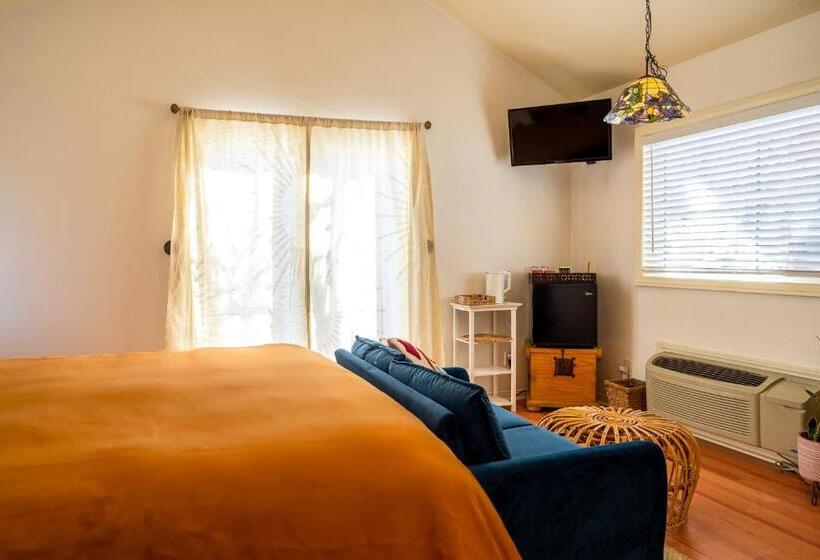 Номер Deluxe Кровать Кинг, The Loubird Inn