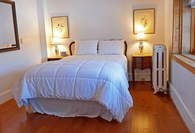 غرفة إقتصادية, The Outing Lodge