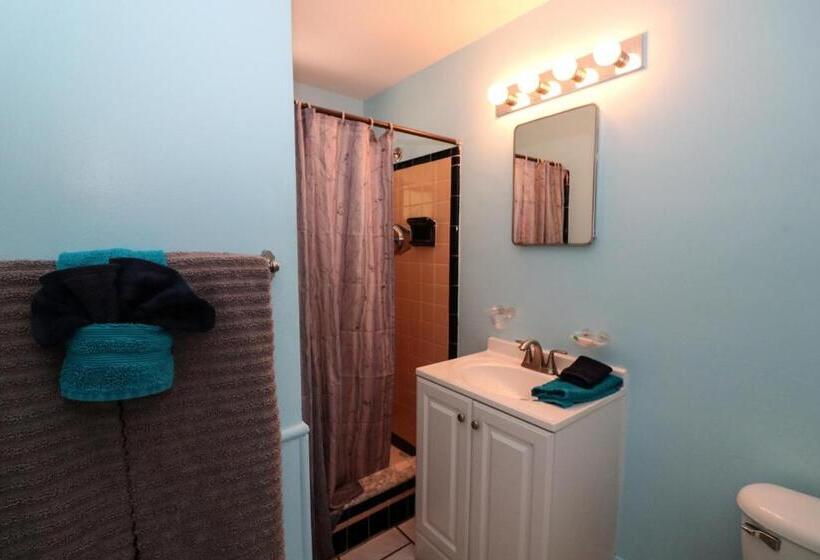 غرفة ديلوكس, Grove City Motel