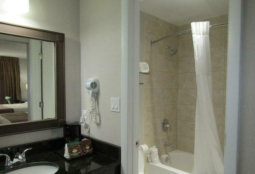 Номер Стандарт 2 Двуспальные Кровати, Quality Inn & Suites Kissimmee By The Lake
