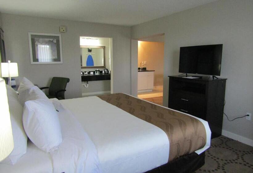 Люкс Кровать Кинг, Quality Inn & Suites Kissimmee By The Lake