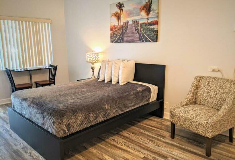 스탠다드 스튜디오, Johns Pass Beach Motel