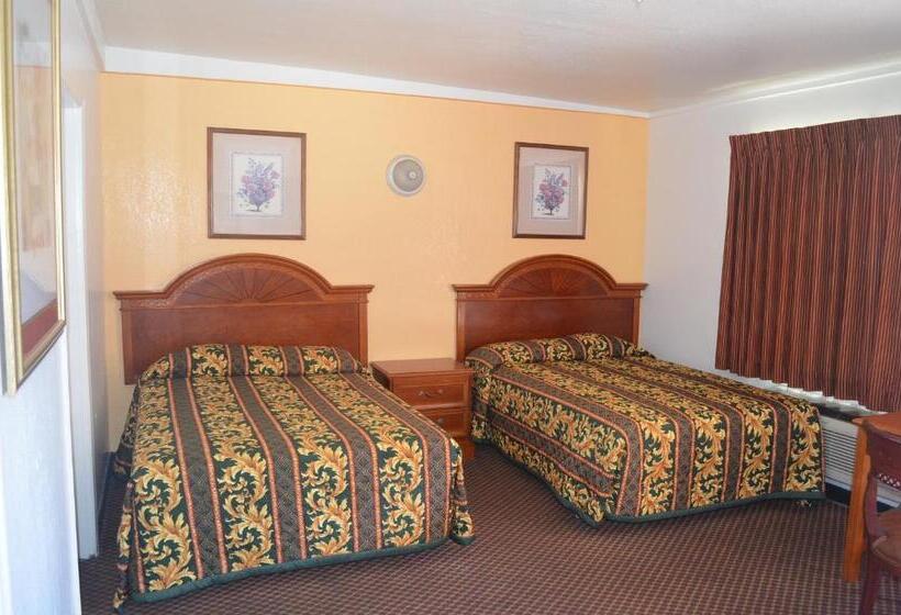 带2个双人床的标准工作室, Seaside Inn Motel