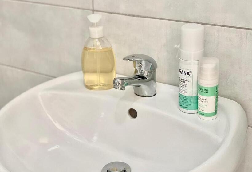 اتاق استاندارد چهار تخته با چشمانداز دریا, Casablanca Rooms Dhërmi