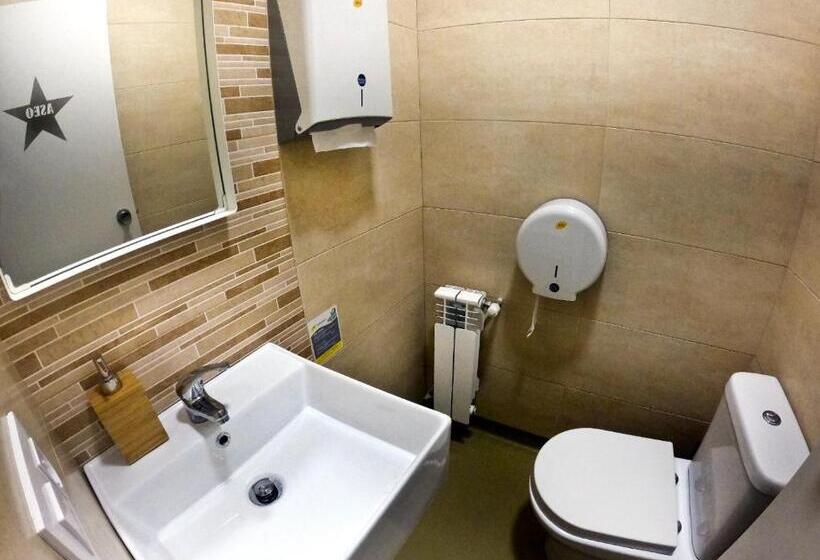 Четырехместный Номер Стандарт, W14 Hostales