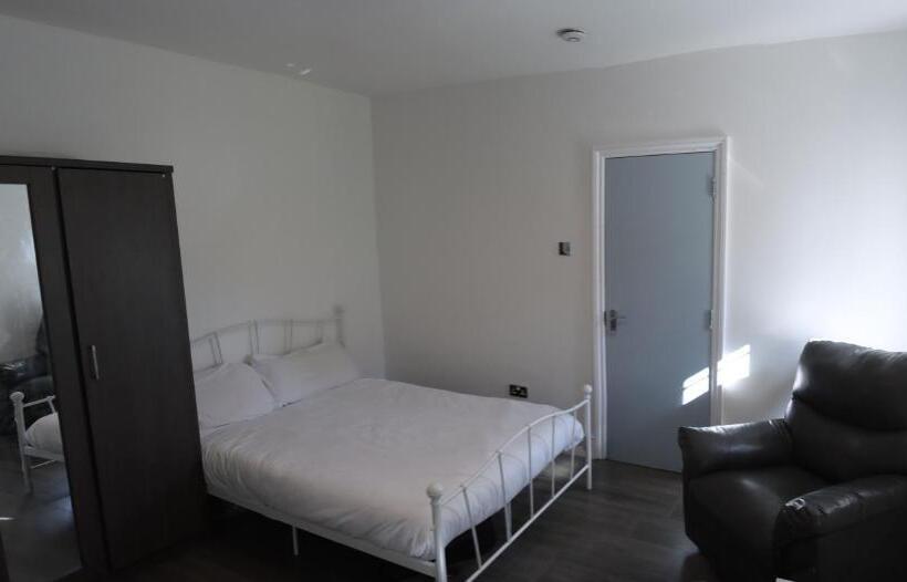 Номер Стандарт, Room In Guest Room   Limehouse Townhomes Modern Spacious Serviced En Suite Room With A Garden View