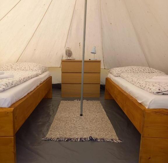 Standard Tent, Farma Tasov