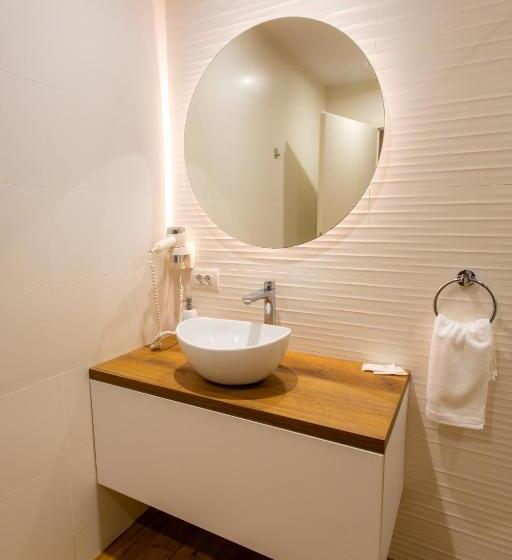 اتاق استاندارد با تخت بزرگ, Yrys House   Adults Only