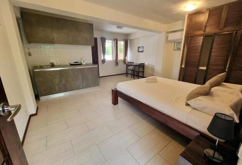 Студио Стандарт с Балконом, Angelina Beach Resort & Italian Restaurant Malapascua