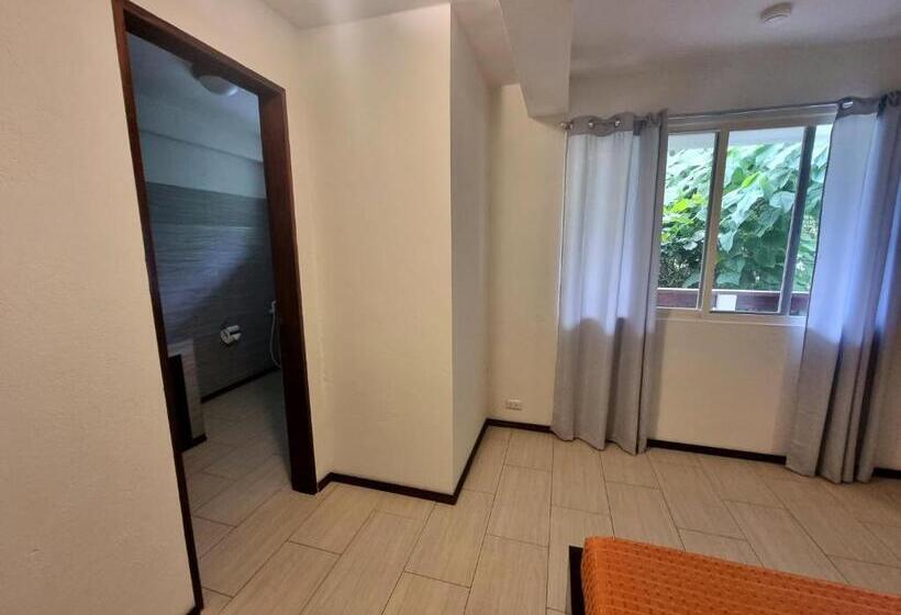 Студио Стандарт с Балконом, Angelina Beach Resort & Italian Restaurant Malapascua