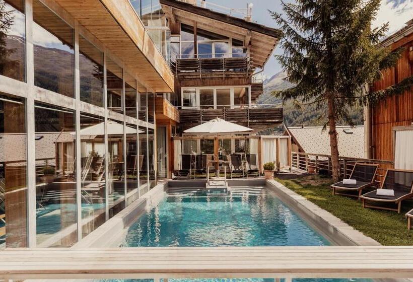 Апартаменты 2 Спальни с Садом, Backstage Hotel Serviced Apartments