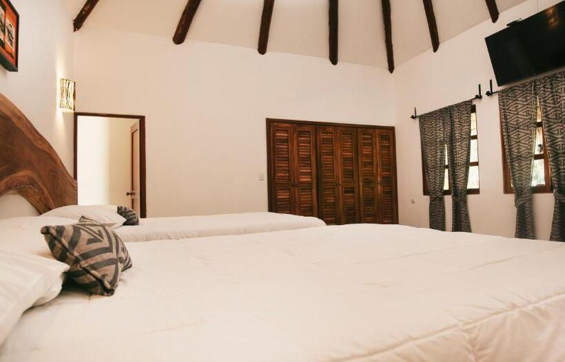 اتاق لوکس سه تخته, Dos Mundos Pacific Resort