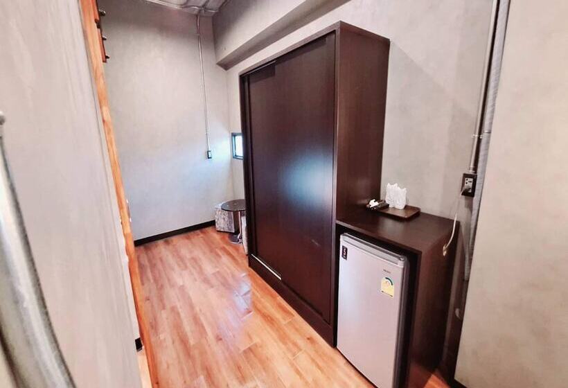 스탠다드 룸, Capital O 75512 Loft Residence  Suphanburi