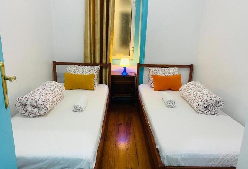 اتاق استاندارد, Kuti Hostel