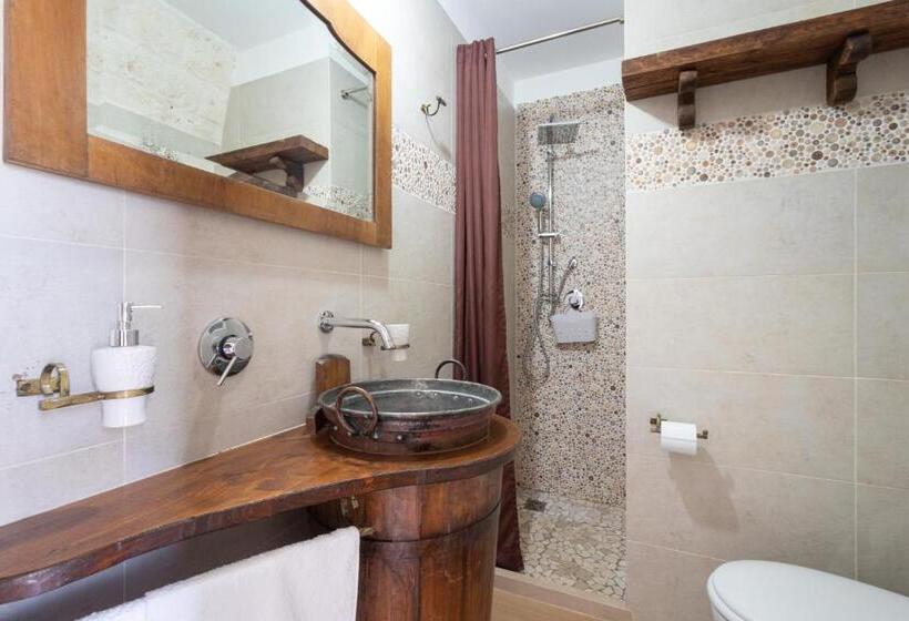 수피리어 룸, Corallo House