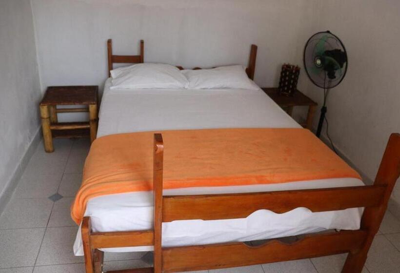 Номер Стандарт, Habitación Matrimonial En Ama Guest House