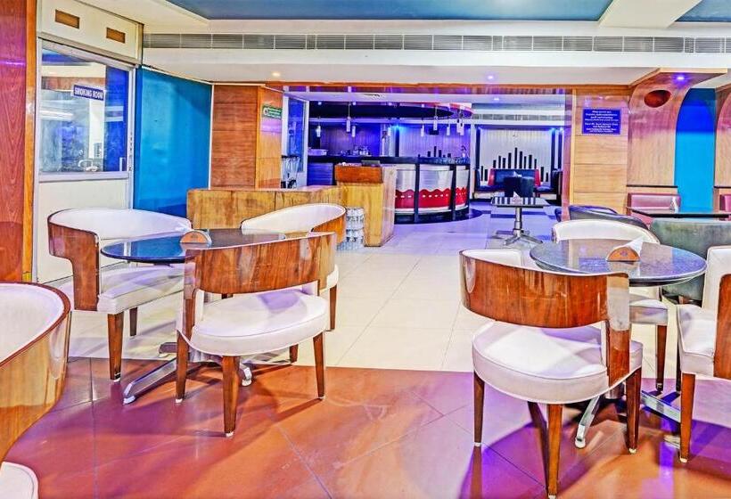 디럭스 룸 킹사이즈 침대, Grow India Taark Near Igi Airport