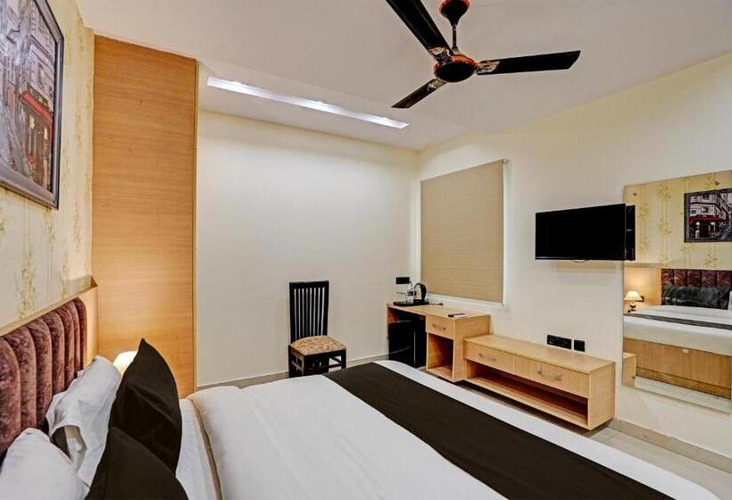디럭스 룸 킹사이즈 침대, Grow India Taark Near Igi Airport