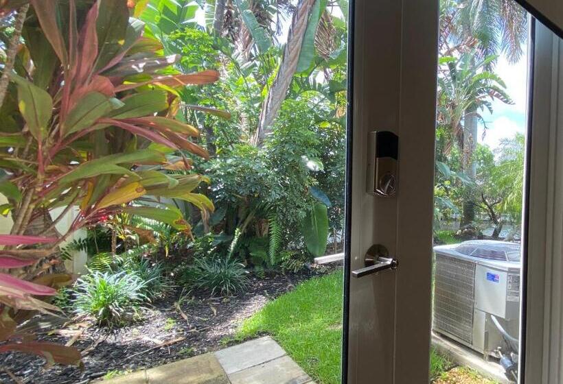 اتاق استاندارد با تخت بزرگ, Riverbank Guesthouse Wilton Manors