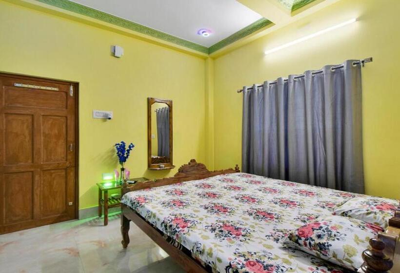 豪华房间, Iroomz Tilottama Guest House
