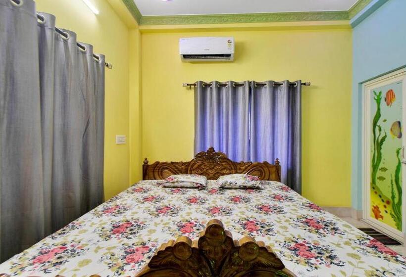 豪华房间, Iroomz Tilottama Guest House