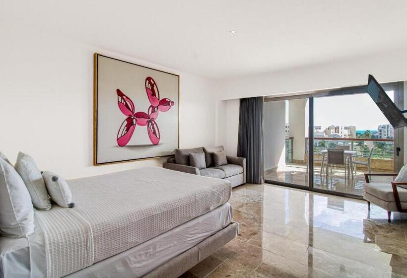 스탠다드 스튜디오, La Amada Ph03m Estudio Torre E