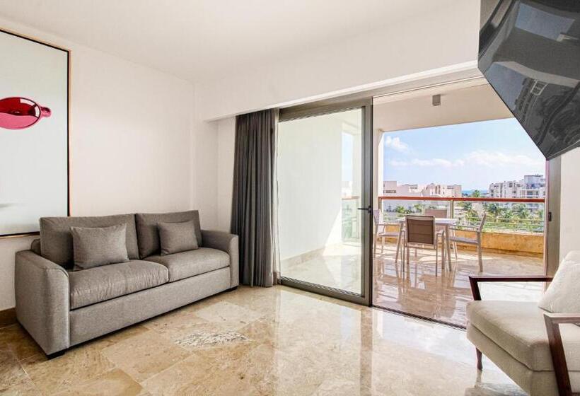 스탠다드 스튜디오, La Amada Ph03m Estudio Torre E