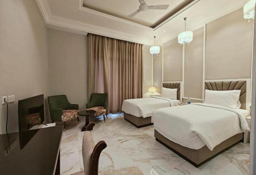 Номер Deluxe, Sarovar Portico Saharanpur