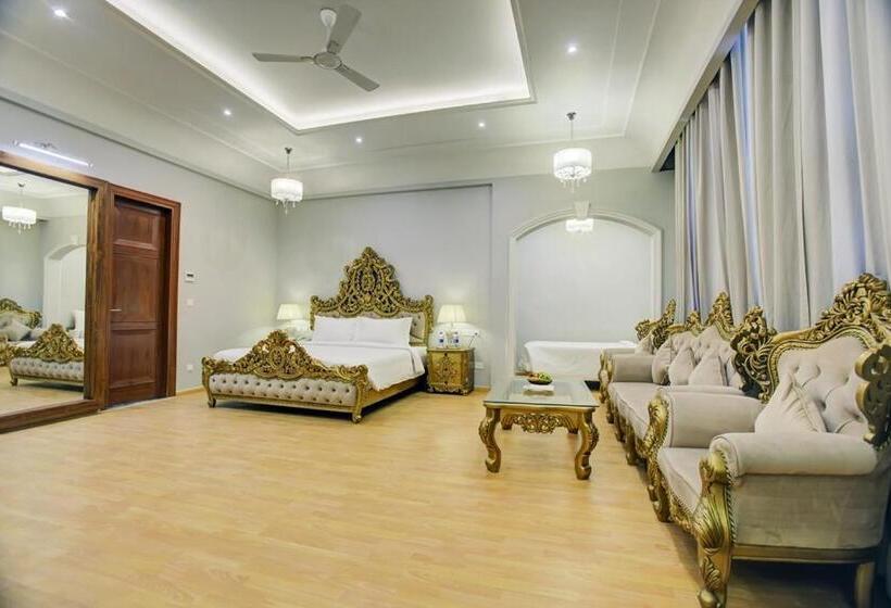 Люкс, Sarovar Portico Saharanpur