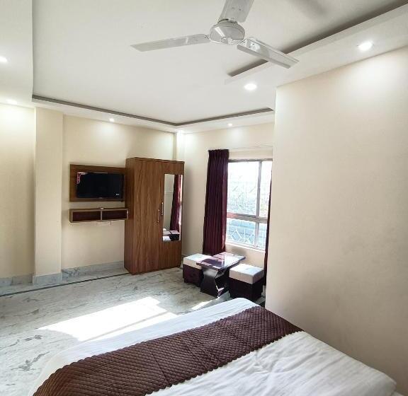 三人经典房间, Super Oyo Hotel Danish Dreamstay