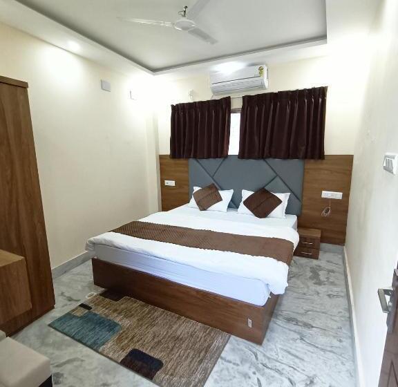 豪华三人间, Super Oyo Hotel Danish Dreamstay