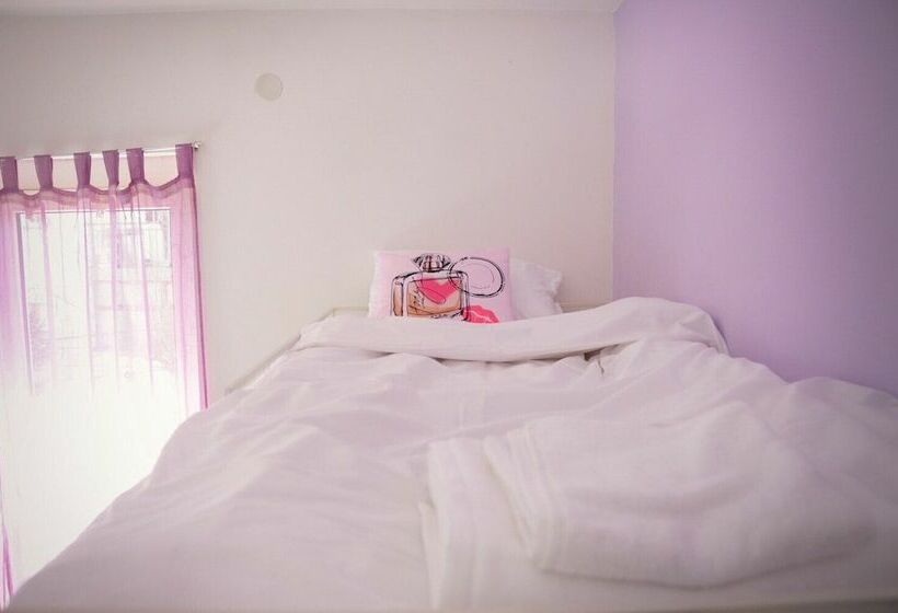 تختخواب در اتاق مشترک, Voyage Hostel