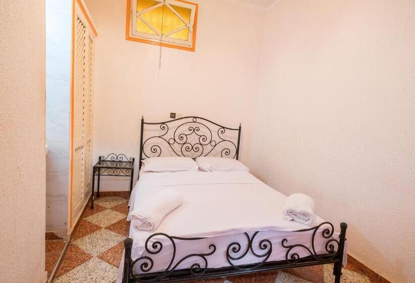اتاق استاندارد با سرویس بهداشتی مشترک, Central Palace