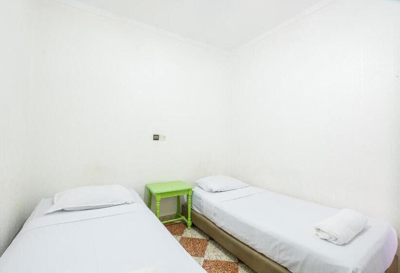 اتاق استاندارد با سرویس بهداشتی مشترک, Central Palace