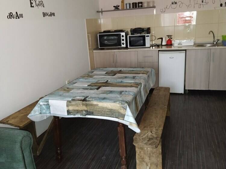 تختخواب در اتاق مشترک, Voyage Hostel