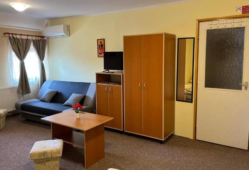 Cameră Familiară, Flamingó Szállás