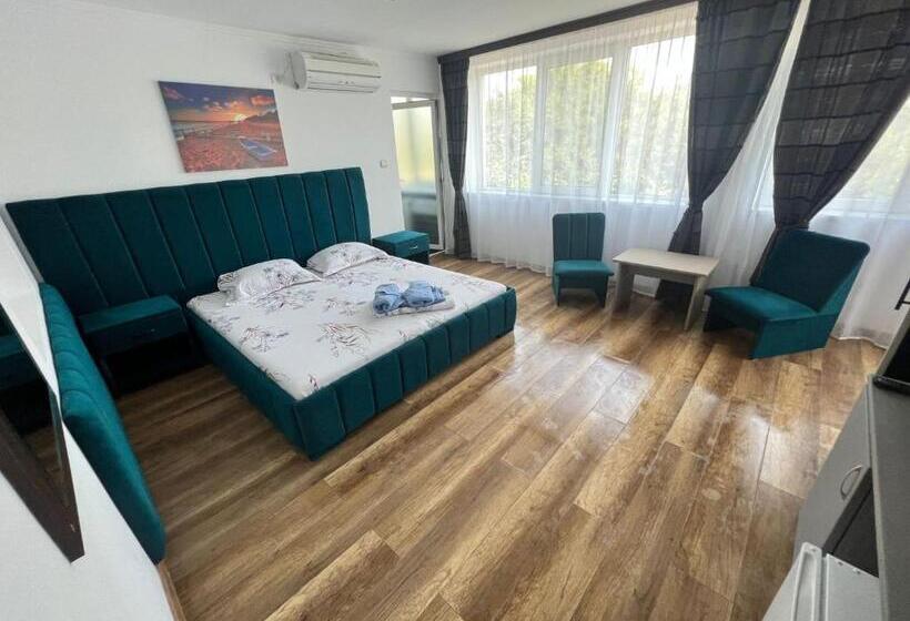 استودیو خانوادگی, Cool Breeze   Mamaia Nord