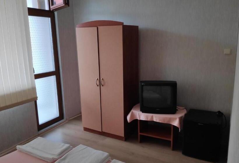 Кровать в Общей Комнате, Guest House Zhelevi