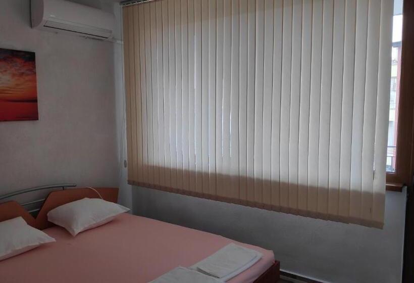 Номер Стандарт Трехместный, Guest House Zhelevi