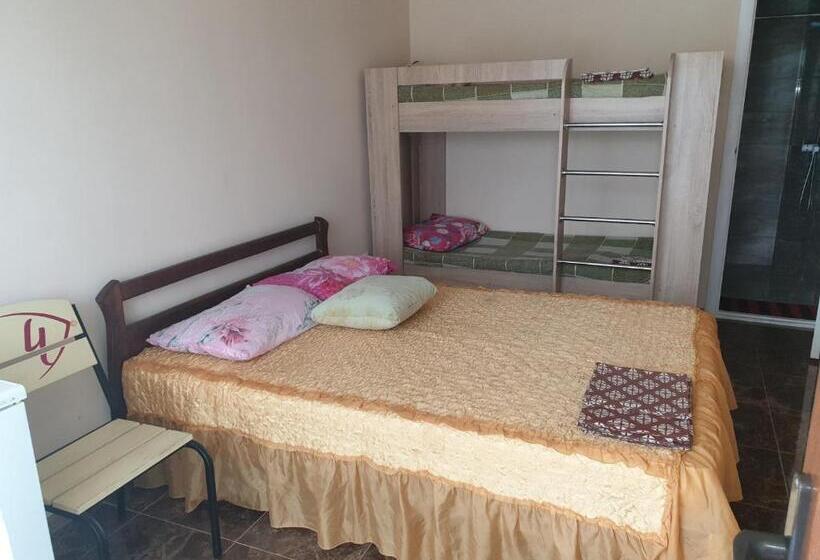 Четырехместный Номер Стандарт с Балконом, Otel Elena